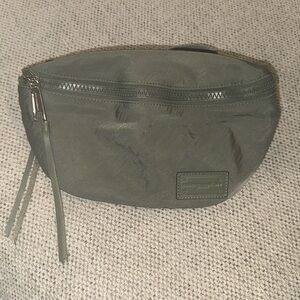 Rebecca Minkoff Green Nylon Belt Bag EUC Style SS20GWNB86